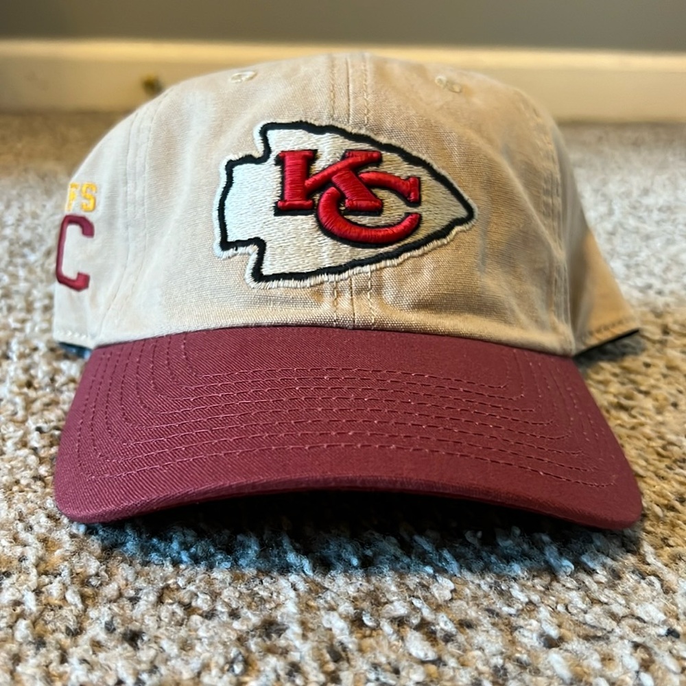 ‘47 Kansas City Chiefs tan adjustable hat.